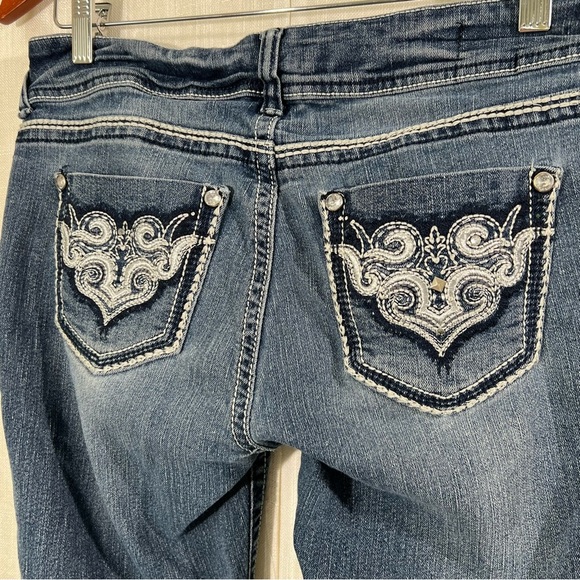 Wallflower Bootcut Bedazzled Back Pockets Blue Denim Jeans Size 9 - Picture 9 of 12